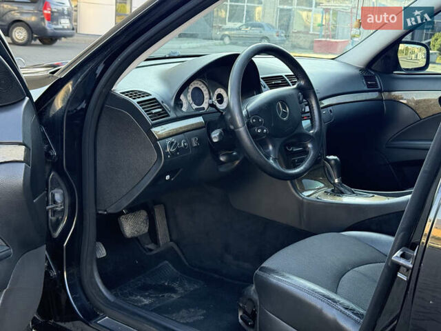 Мерседес Е-Класс 2007 в Хмельницком на Automoto.ua Черный Мерседес Е-Класс, объемом двигателя 2.5 л и пробегом 250 тыс. км за 6499 $, фото 13 на Automoto.ua