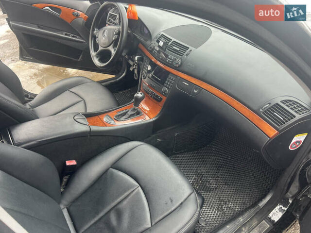 Чорний Мерседес Е-Клас, об'ємом двигуна 2.2 л та пробігом 317 тис. км за 6700 $, фото 16 на Automoto.ua