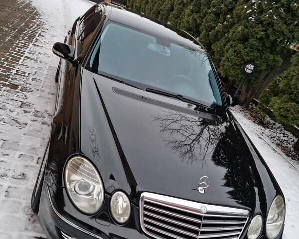 Черный Мерседес Е-Класс, объемом двигателя 2.99 л и пробегом 333 тыс. км за 11599 $, фото 39 на Automoto.ua