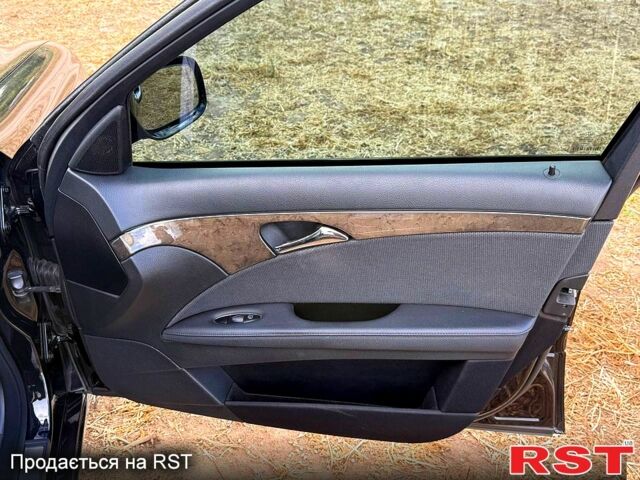 Черный Мерседес Е-Класс, объемом двигателя 3 л и пробегом 107 тыс. км за 12000 $, фото 12 на Automoto.ua