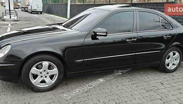 Черный Мерседес Е-Класс, объемом двигателя 2.2 л и пробегом 325 тыс. км за 9900 $, фото 70 на Automoto.ua