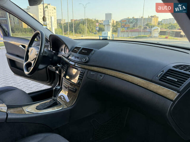 Черный Мерседес Е-Класс, объемом двигателя 2.5 л и пробегом 260 тыс. км за 7150 $, фото 25 на Automoto.ua