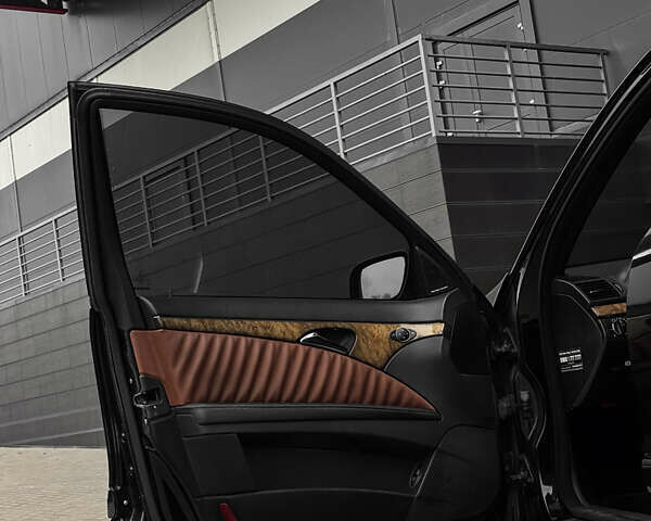 Черный Мерседес Е-Класс, объемом двигателя 3 л и пробегом 384 тыс. км за 9500 $, фото 22 на Automoto.ua