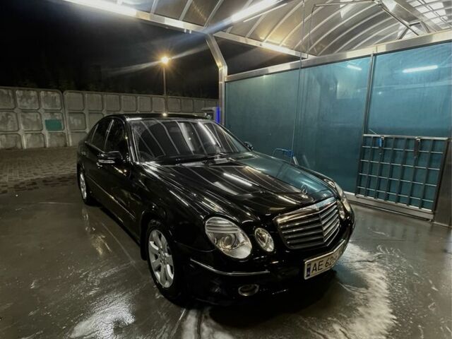 Черный Мерседес Е-Класс, объемом двигателя 3 л и пробегом 201 тыс. км за 7999 $, фото 1 на Automoto.ua