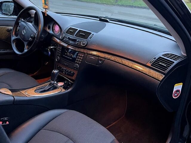 Черный Мерседес Е-Класс, объемом двигателя 3 л и пробегом 320 тыс. км за 9000 $, фото 6 на Automoto.ua