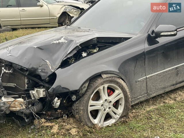 Чорний Мерседес Е-Клас, об'ємом двигуна 2.99 л та пробігом 374 тис. км за 4700 $, фото 19 на Automoto.ua