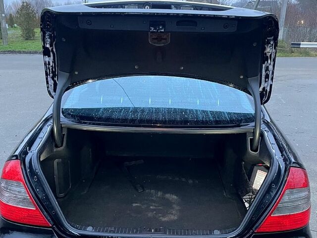 Черный Мерседес Е-Класс, объемом двигателя 3 л и пробегом 320 тыс. км за 9000 $, фото 11 на Automoto.ua