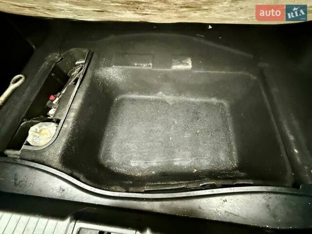 Черный Мерседес Е-Класс, объемом двигателя 2.1 л и пробегом 221 тыс. км за 7800 $, фото 38 на Automoto.ua