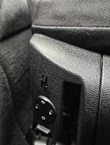 Черный Мерседес Е-Класс, объемом двигателя 2.2 л и пробегом 325 тыс. км за 9900 $, фото 47 на Automoto.ua