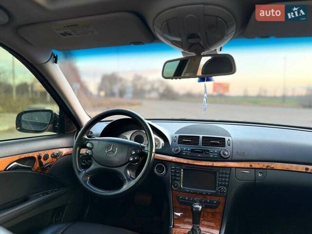 Черный Мерседес Е-Класс, объемом двигателя 3.5 л и пробегом 236 тыс. км за 10000 $, фото 11 на Automoto.ua