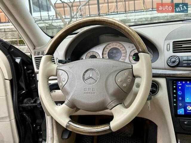 Черный Мерседес Е-Класс, объемом двигателя 2.1 л и пробегом 221 тыс. км за 7800 $, фото 29 на Automoto.ua