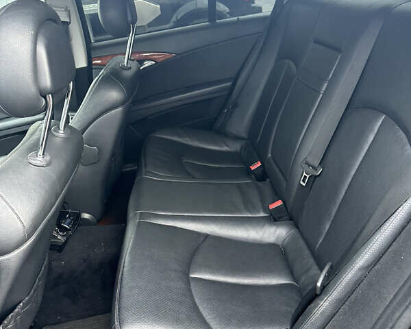 Черный Мерседес Е-Класс, объемом двигателя 2.2 л и пробегом 330 тыс. км за 7000 $, фото 13 на Automoto.ua