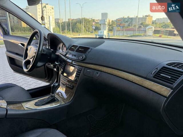 Черный Мерседес Е-Класс, объемом двигателя 2.5 л и пробегом 250 тыс. км за 6450 $, фото 20 на Automoto.ua