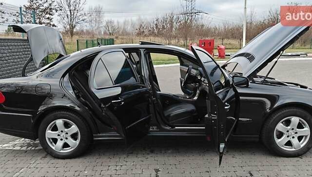 Черный Мерседес Е-Класс, объемом двигателя 2.2 л и пробегом 325 тыс. км за 9900 $, фото 41 на Automoto.ua