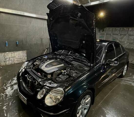 Черный Мерседес Е-Класс, объемом двигателя 3 л и пробегом 201 тыс. км за 7999 $, фото 6 на Automoto.ua