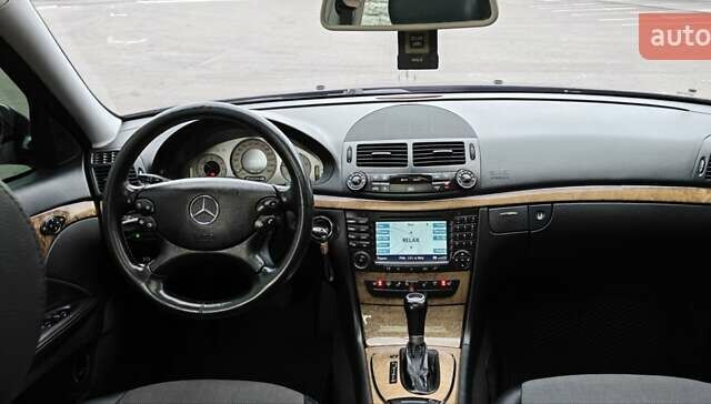 Черный Мерседес Е-Класс, объемом двигателя 2.2 л и пробегом 325 тыс. км за 9900 $, фото 33 на Automoto.ua
