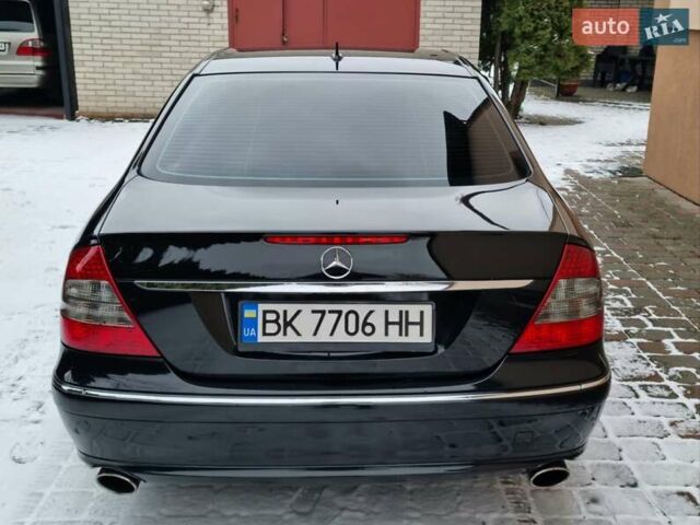 Черный Мерседес Е-Класс, объемом двигателя 2.99 л и пробегом 333 тыс. км за 11599 $, фото 50 на Automoto.ua