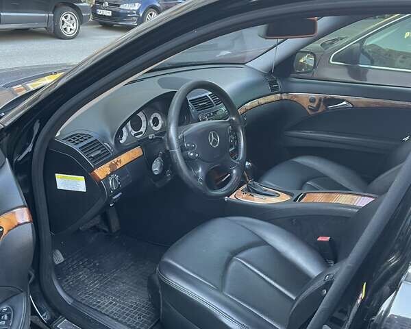 Черный Мерседес Е-Класс, объемом двигателя 3.5 л и пробегом 216 тыс. км за 7600 $, фото 6 на Automoto.ua