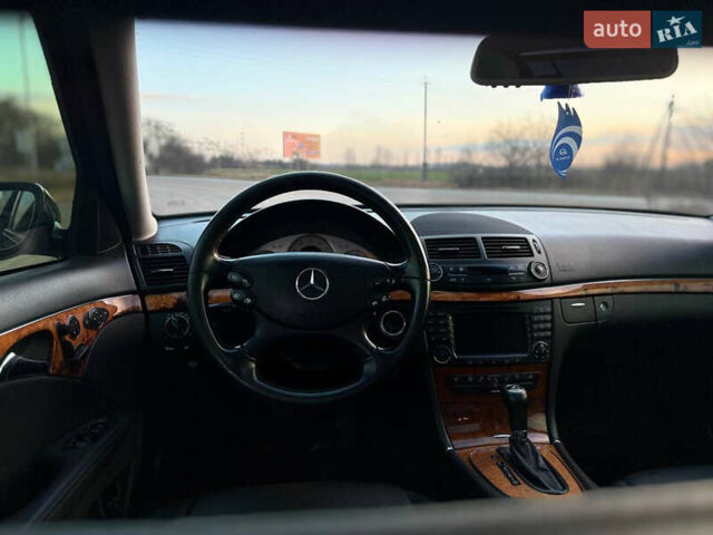 Черный Мерседес Е-Класс, объемом двигателя 3.5 л и пробегом 237 тыс. км за 9800 $, фото 12 на Automoto.ua