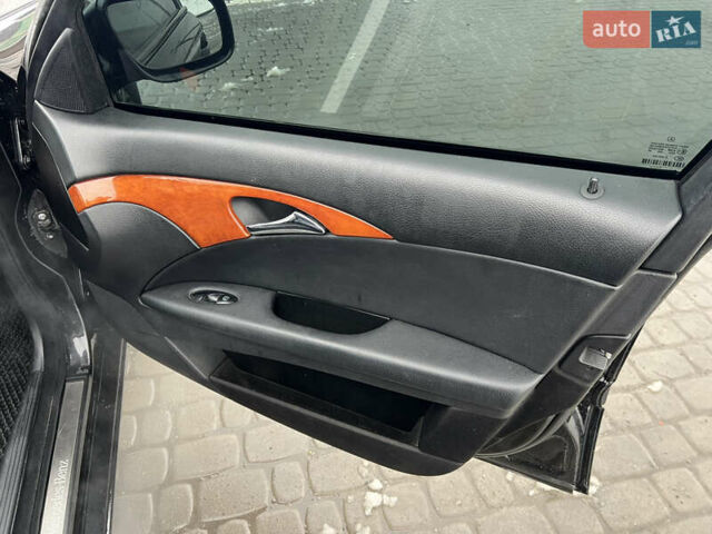 Чорний Мерседес Е-Клас, об'ємом двигуна 2.2 л та пробігом 317 тис. км за 6700 $, фото 21 на Automoto.ua