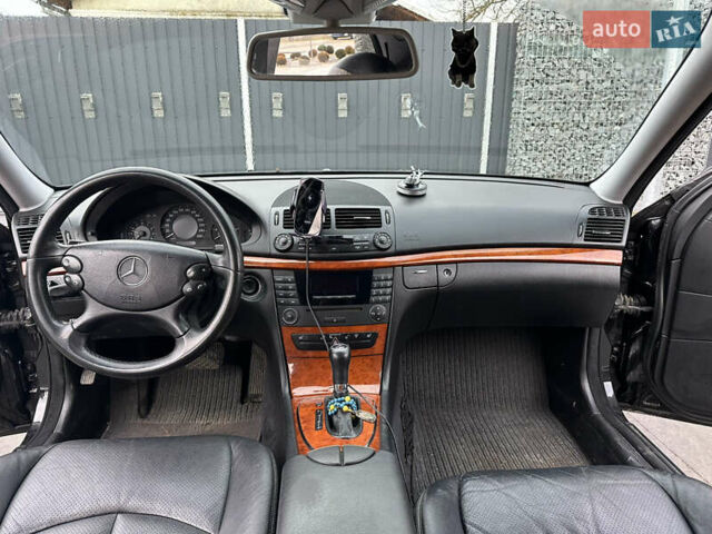 Черный Мерседес Е-Класс, объемом двигателя 2.2 л и пробегом 330 тыс. км за 7000 $, фото 14 на Automoto.ua