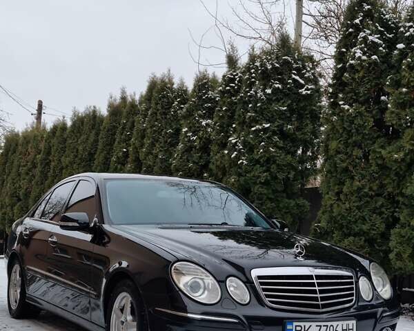 Черный Мерседес Е-Класс, объемом двигателя 2.99 л и пробегом 333 тыс. км за 11599 $, фото 2 на Automoto.ua