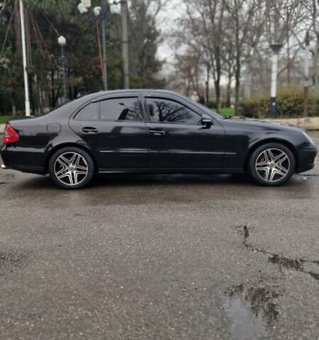 Черный Мерседес Е-Класс, объемом двигателя 1.8 л и пробегом 277 тыс. км за 7500 $, фото 2 на Automoto.ua