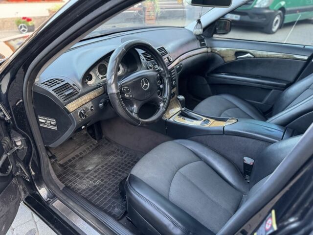 Черный Мерседес Е-Класс, объемом двигателя 2.1 л и пробегом 380 тыс. км за 6700 $, фото 10 на Automoto.ua