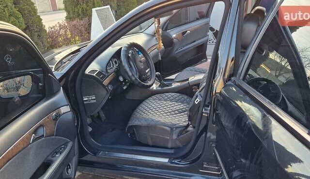 Черный Мерседес Е-Класс, объемом двигателя 2 л и пробегом 270 тыс. км за 8100 $, фото 13 на Automoto.ua
