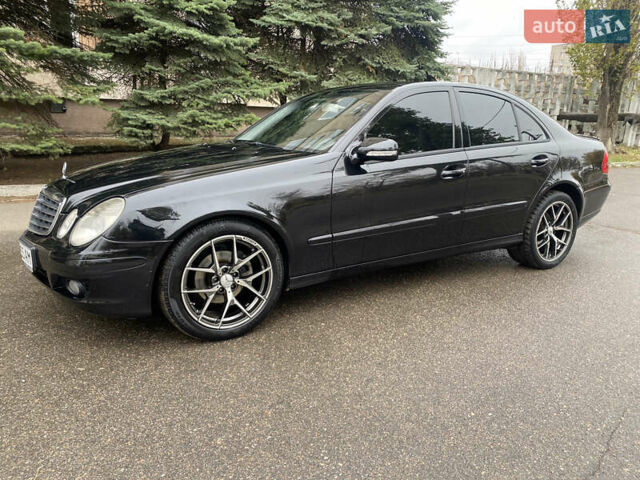 Черный Мерседес Е-Класс, объемом двигателя 2.2 л и пробегом 221 тыс. км за 9500 $, фото 5 на Automoto.ua