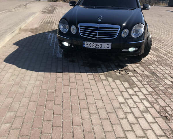 Чорний Мерседес Е-Клас, об'ємом двигуна 2.2 л та пробігом 308 тис. км за 8800 $, фото 4 на Automoto.ua