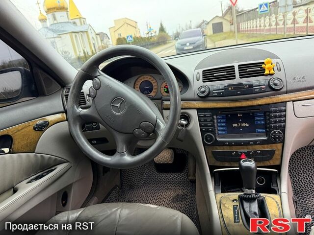 Черный Мерседес Е-Класс, объемом двигателя 3 л и пробегом 35000 тыс. км за 7200 $, фото 10 на Automoto.ua