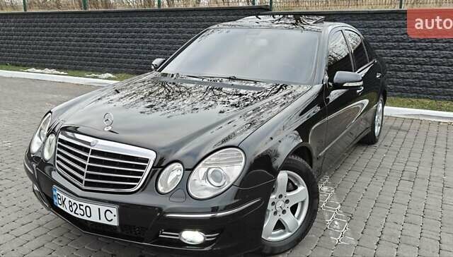 Черный Мерседес Е-Класс, объемом двигателя 2.2 л и пробегом 325 тыс. км за 9900 $, фото 2 на Automoto.ua