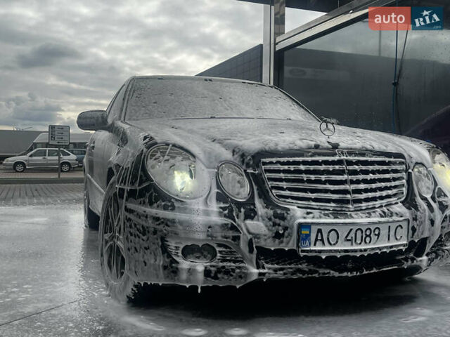 Мерседес Е-Класс 2007 в Хусте на Automoto.ua Черный Мерседес Е-Класс, объемом двигателя 3.2 л и пробегом 331 тыс. км за 9100 $, фото 3 на Automoto.ua