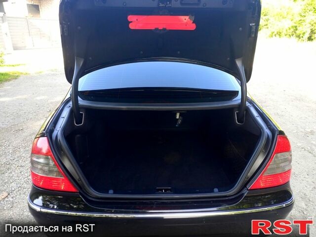 Черный Мерседес Е-Класс, объемом двигателя 3 л и пробегом 280 тыс. км за 6500 $, фото 12 на Automoto.ua