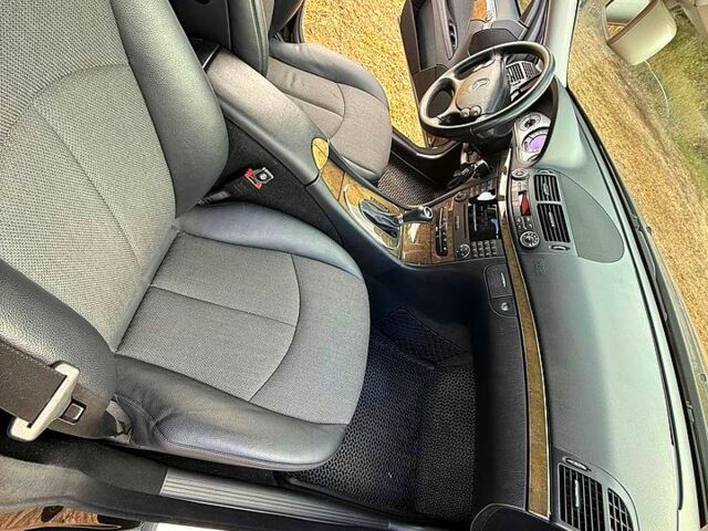 Черный Мерседес Е-Класс, объемом двигателя 3 л и пробегом 107 тыс. км за 12000 $, фото 9 на Automoto.ua