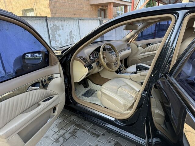 Черный Мерседес Е-Класс, объемом двигателя 3 л и пробегом 270 тыс. км за 7350 $, фото 5 на Automoto.ua