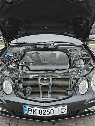 Черный Мерседес Е-Класс, объемом двигателя 2.2 л и пробегом 325 тыс. км за 9900 $, фото 9 на Automoto.ua