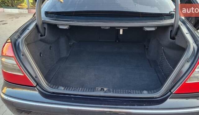 Черный Мерседес Е-Класс, объемом двигателя 2 л и пробегом 270 тыс. км за 8100 $, фото 4 на Automoto.ua