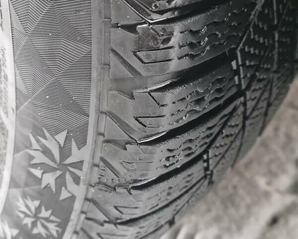 Черный Мерседес Е-Класс, объемом двигателя 2.99 л и пробегом 333 тыс. км за 11599 $, фото 9 на Automoto.ua