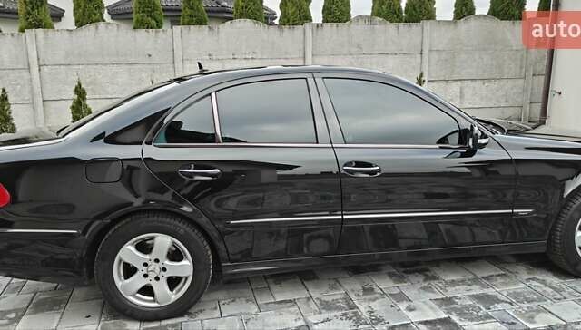 Черный Мерседес Е-Класс, объемом двигателя 2.2 л и пробегом 325 тыс. км за 9900 $, фото 58 на Automoto.ua