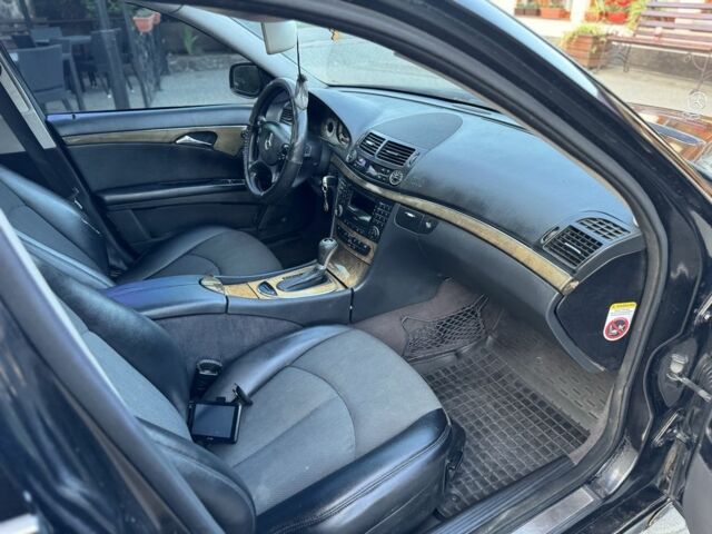 Черный Мерседес Е-Класс, объемом двигателя 2.1 л и пробегом 380 тыс. км за 6700 $, фото 11 на Automoto.ua