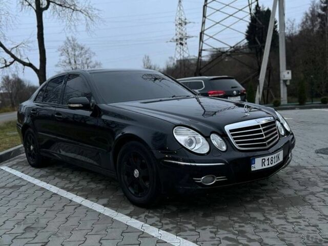 Черный Мерседес Е-Класс, объемом двигателя 2.1 л и пробегом 323 тыс. км за 7800 $, фото 1 на Automoto.ua
