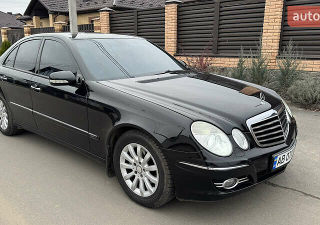 Чорний Мерседес Е-Клас, об'ємом двигуна 1.8 л та пробігом 125 тис. км за 10000 $, фото 1 на Automoto.ua