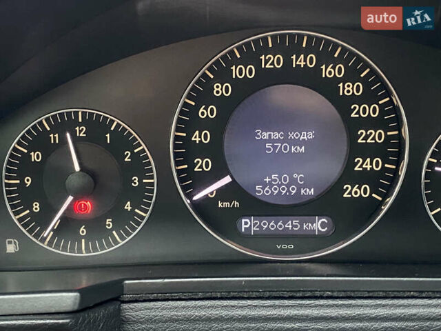 Черный Мерседес Е-Класс, объемом двигателя 2.2 л и пробегом 297 тыс. км за 8900 $, фото 23 на Automoto.ua