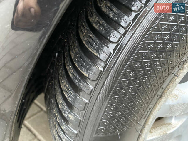 Черный Мерседес Е-Класс, объемом двигателя 2.2 л и пробегом 297 тыс. км за 8900 $, фото 18 на Automoto.ua