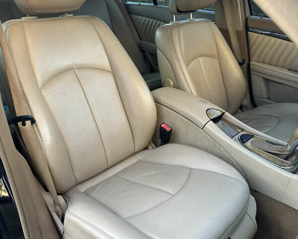 Чорний Мерседес Е-Клас, об'ємом двигуна 3 л та пробігом 196 тис. км за 7200 $, фото 23 на Automoto.ua