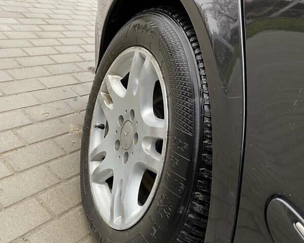 Черный Мерседес Е-Класс, объемом двигателя 2.2 л и пробегом 297 тыс. км за 8900 $, фото 19 на Automoto.ua