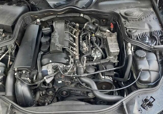 Черный Мерседес Е-Класс, объемом двигателя 2.2 л и пробегом 379 тыс. км за 7800 $, фото 6 на Automoto.ua