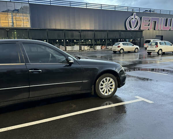 Мерседес Е-Клас 2008 у Чернігові на Automoto.ua Чорний Мерседес Е-Клас, об'ємом двигуна 3 л та пробігом 291 тис. км за 9200 $, фото 2 на Automoto.ua